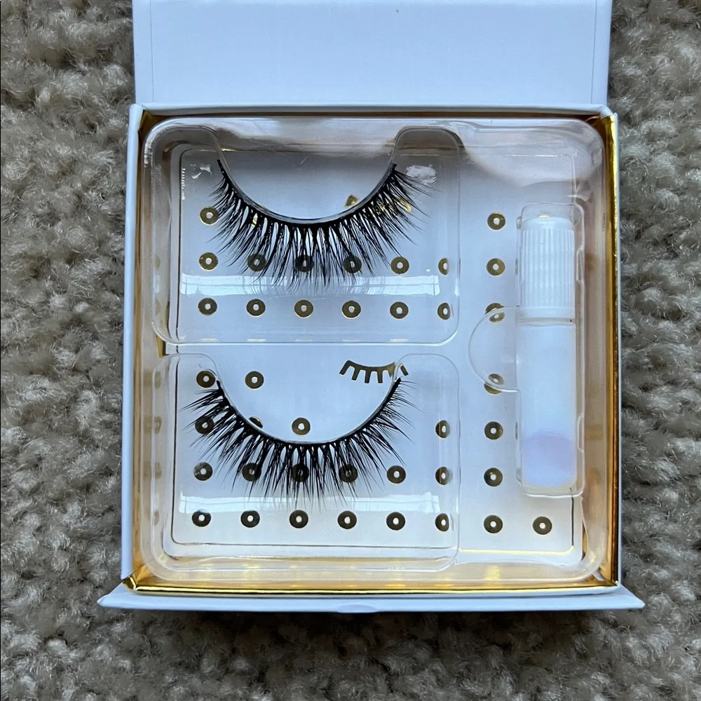 Lashes Lot - Picture 6 of 6